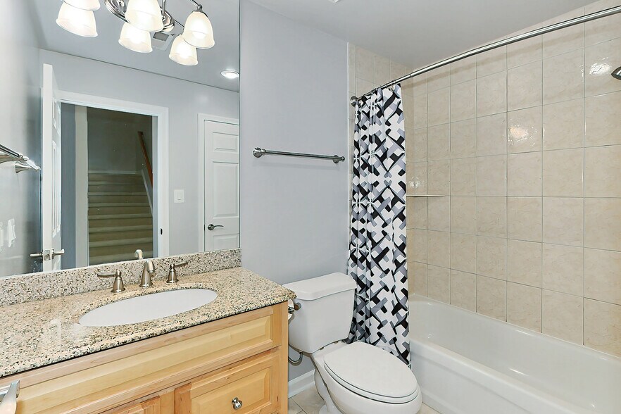 3rd Floor Hallway Bath - 2022 N Culpeper St