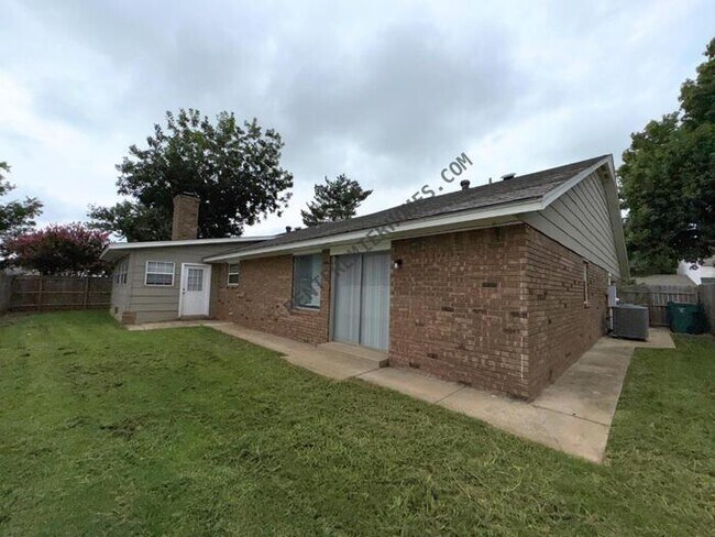 Building Photo - 2228 S Whitbourne Pl
