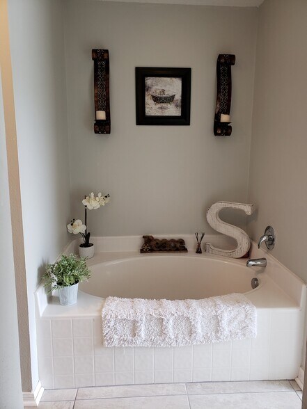 Building Photo - 76550 Longleaf Loop