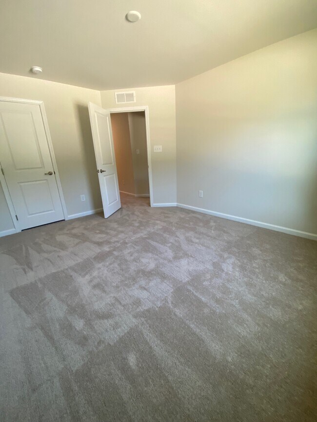 Building Photo - 126 Bicameral Ln