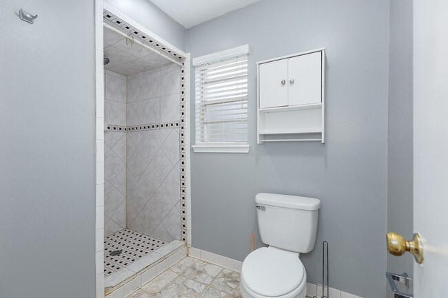 Building Photo - 5502 Forest Timbers Dr