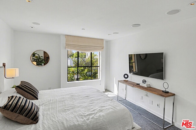 Building Photo - 720 Huntley Dr