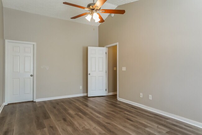 Building Photo - 514 Laurens Way