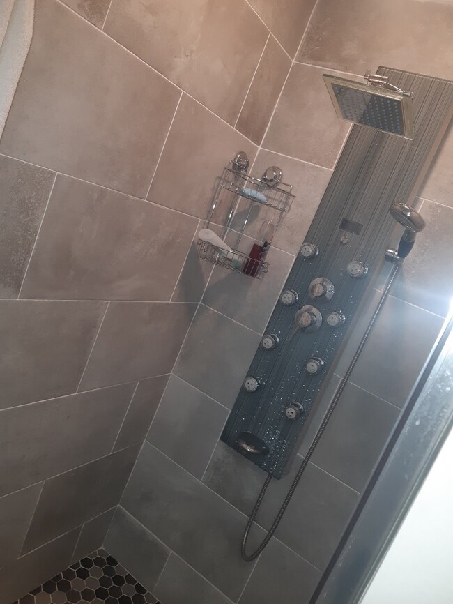 Building Photo - 135 Cedar St