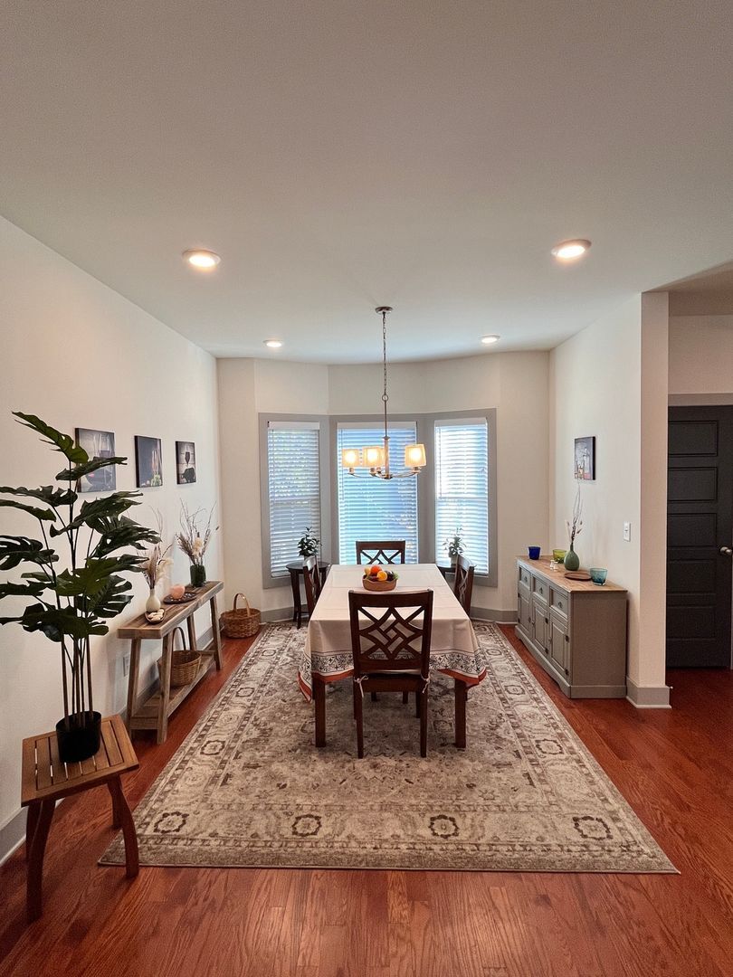 Building Photo - 420 Veritas St