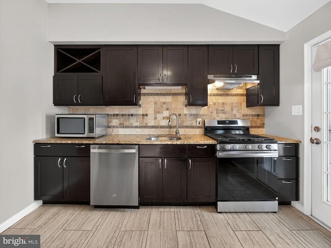 Building Photo - 1277 Beverly Rd