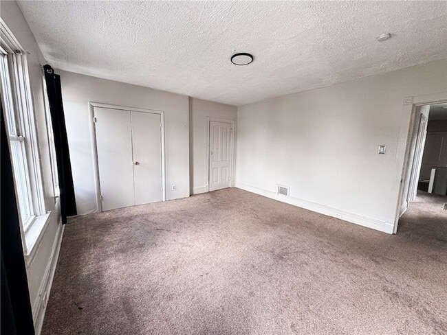 Building Photo - 310 27th St