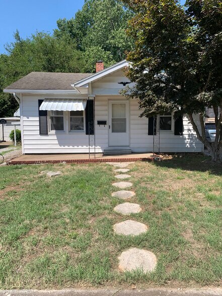 Front yard - 849 S Newton Ave