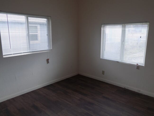 Building Photo - 1865 Hope St