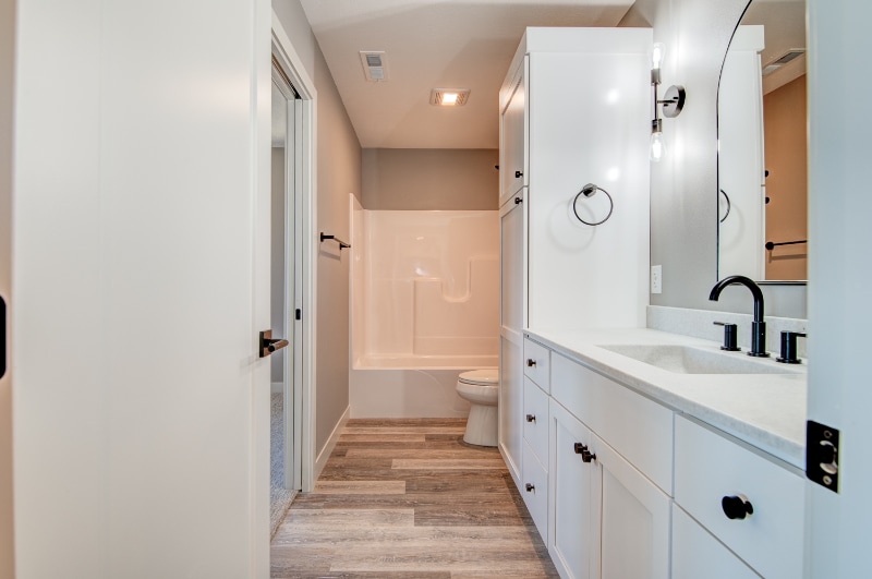 Building Photo - 172 W Bay Rd