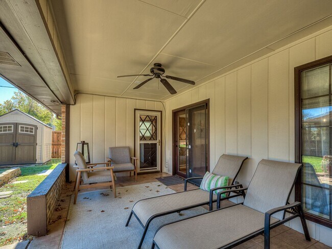 Building Photo - Fully Furnished Short Term Rental