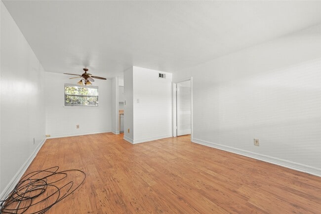 Building Photo - 419 Marshall St