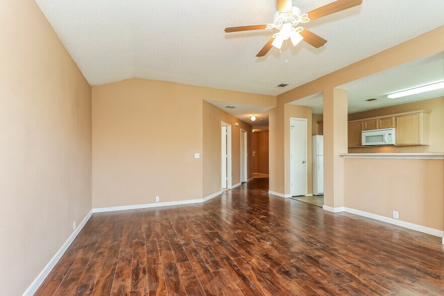 Building Photo - 6901 Baybridge Dr