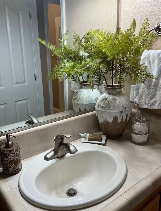 Building Photo - 4 Bedroom Home for Rent in Chico CA | 3 Bathrooms, Fireplace, Yard & Garage