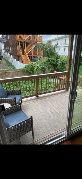 Building Photo - 71 Savin St