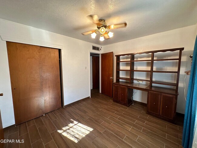 Building Photo - 5205 Flower Dr
