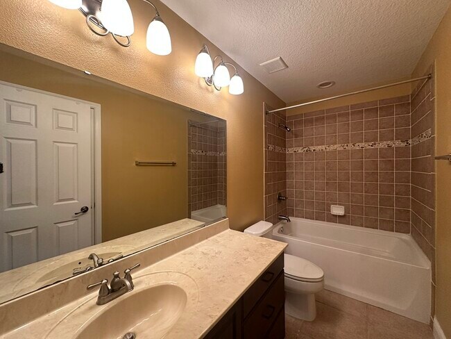 Building Photo - 2412 Country Pond Ct