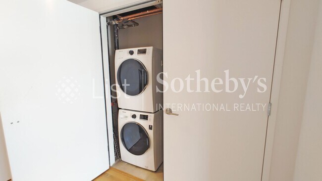 Building Photo - Ae'o #1909  |  Honolulu, HI