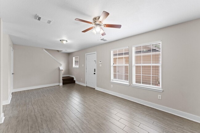 Building Photo - 7419 Ravenswood