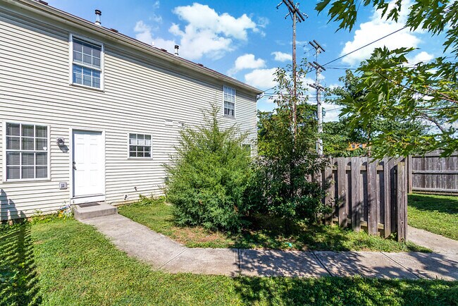 Building Photo - 28 Linwood Ave