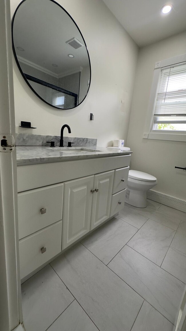 Building Photo - 728 Liberty Ave