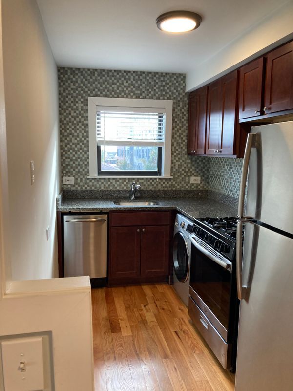Building Photo - 696 Elm Pl