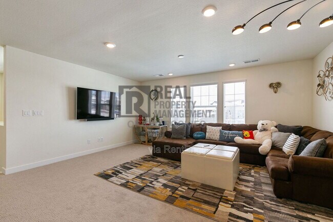 Building Photo - 2888 Fractus St