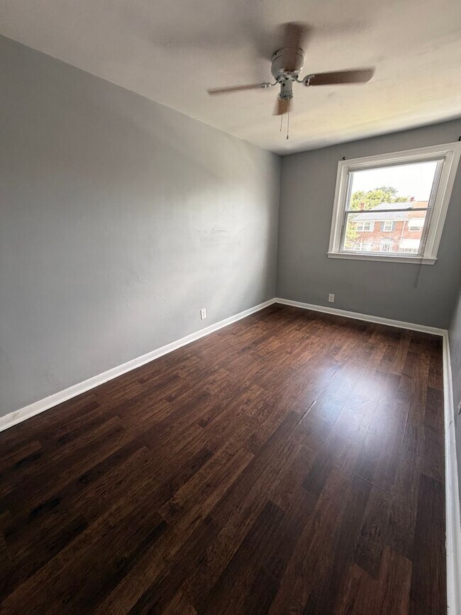 Building Photo - 2229 Graythorn Rd