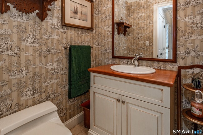 Building Photo - 2 Bramble Bush