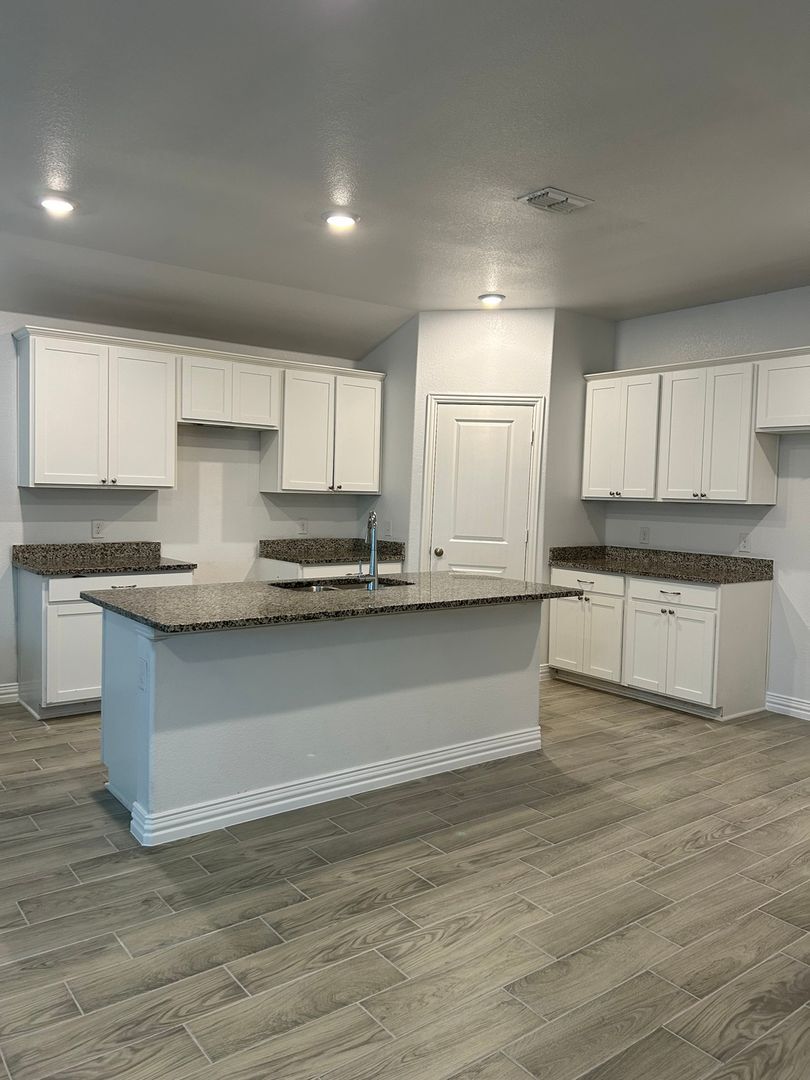 Building Photo - 752 Cascade Ln