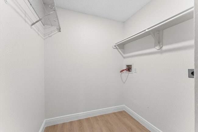 Building Photo - 7631 Ashton Dr