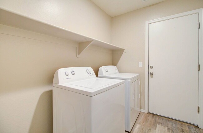 Building Photo - 41375 W Cahill Dr