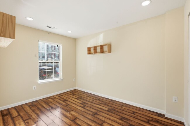 Building Photo - Unbeatable location near Lake Ridge Park and Marina, offering boating, fishing, wildlife and bird...