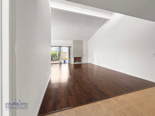 Building Photo - 5820 Caminito Cardelina