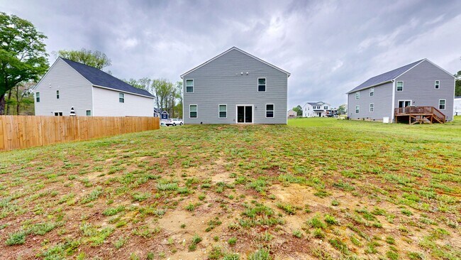 Building Photo - Pet Friendly 2023 Build in Convenient Location!