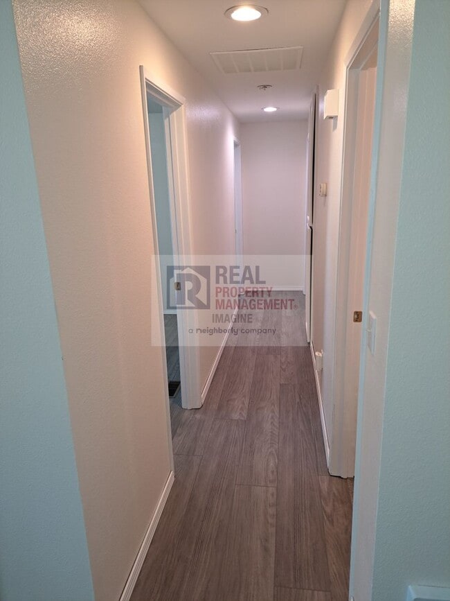 Building Photo - Newly Updated 3 Beds, 2 Bath Home on Quiet Street