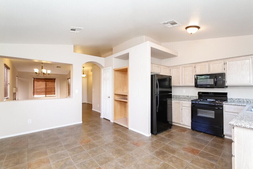 Building Photo - 8904 Dolente Ave