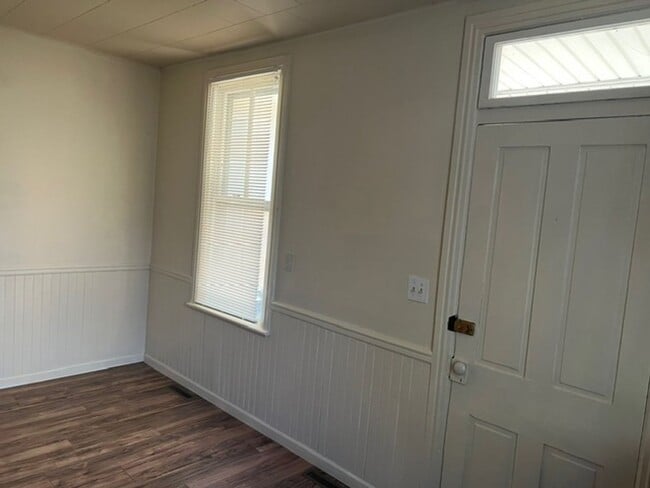 Building Photo - 127-129 N Catherine St