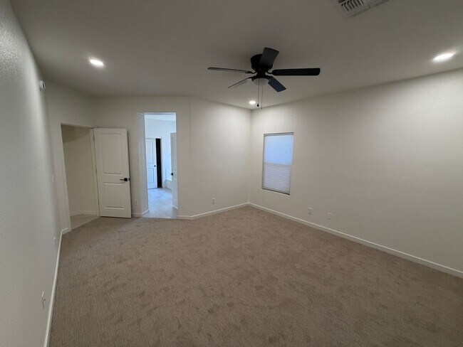 Building Photo - Beautifully Remodeled North Peoria Home 3 Bedroom 2 Bath Plus Office