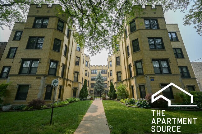 Building Photo - 6442 N Leavitt St