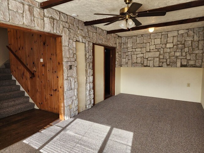 Building Photo - 122 Brennan St