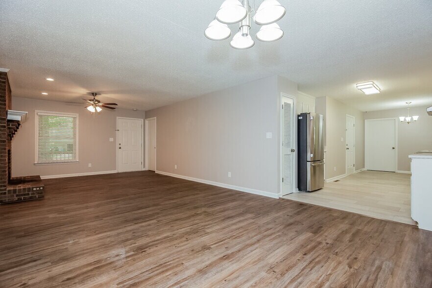 Building Photo - 431 Hillcrest Dr