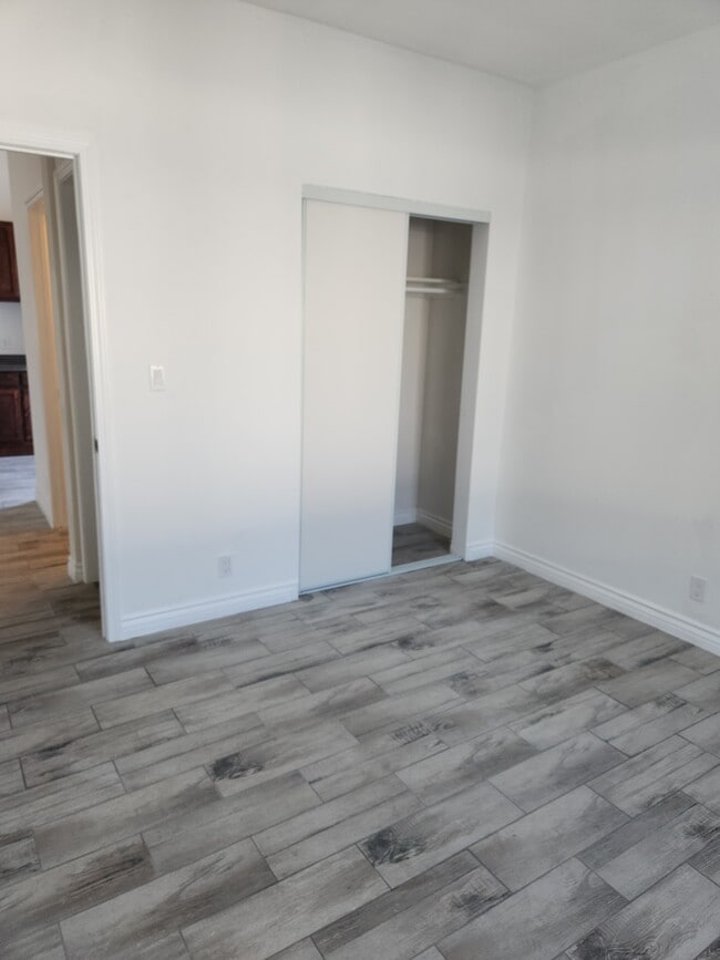 Building Photo - 1177 E 41st Pl