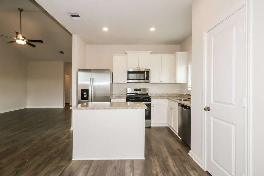 Building Photo - 428 Polly Grv Dr