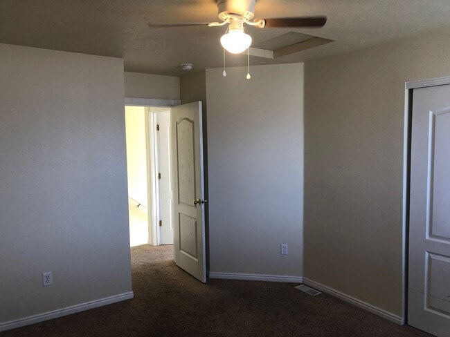 Building Photo - 2 bedroom unit Centrally located in Nampa