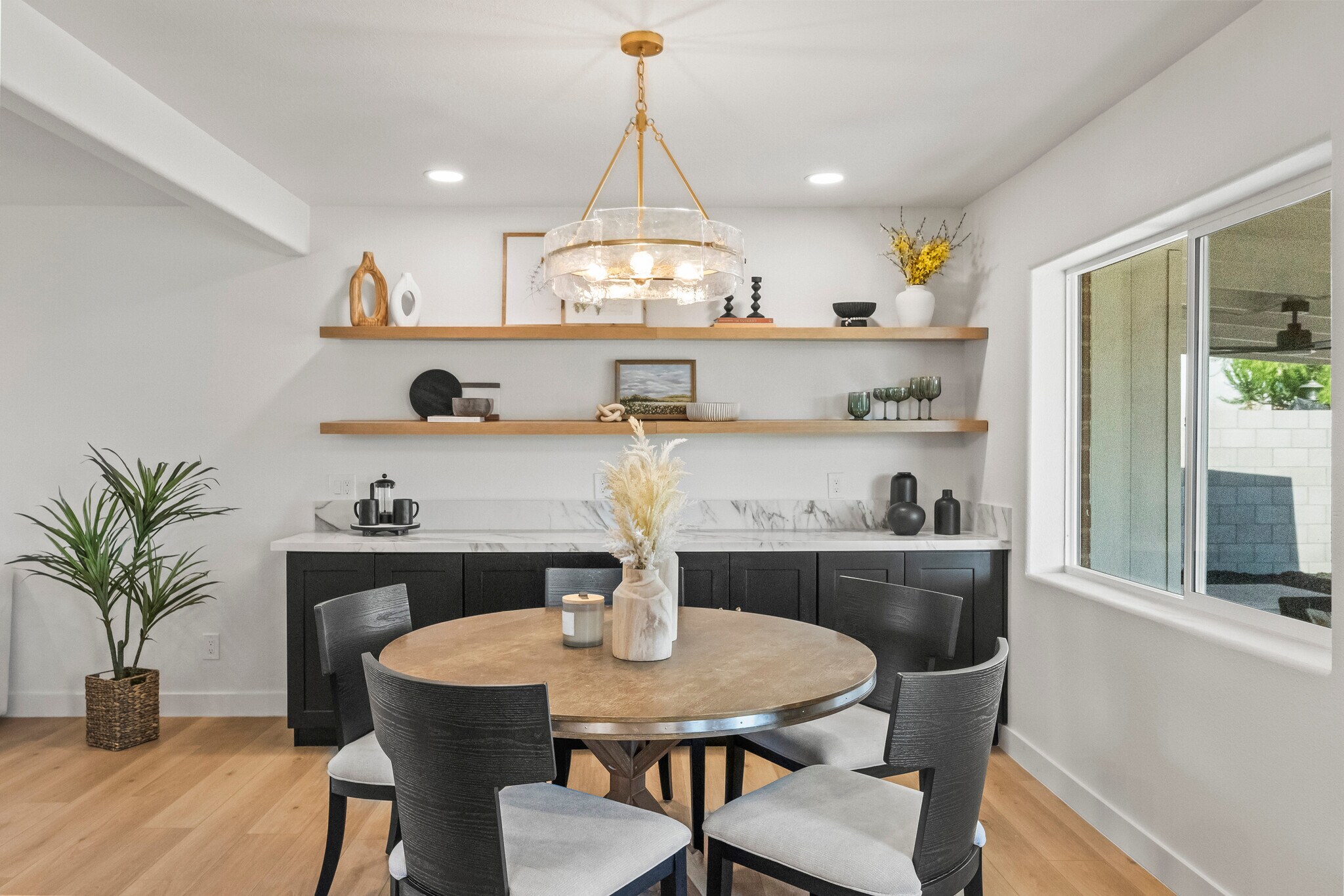 Dining room - 2225 E Monterosa St
