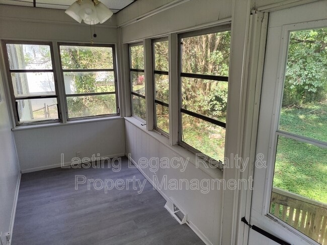 Building Photo - 1311 Verdun St