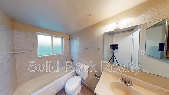 Building Photo - 4740 Scenic Cir