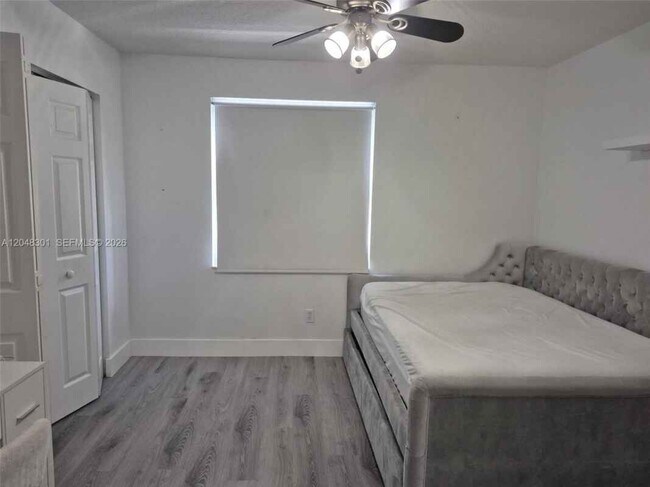 Building Photo - 5820 SW 58th Ct