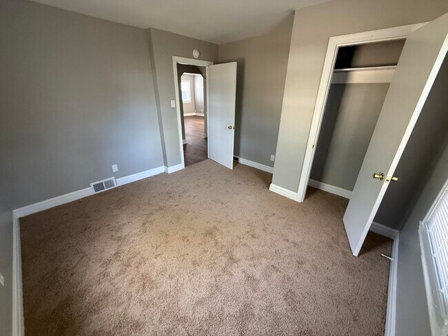 Building Photo - 2111 Old Paris Rd